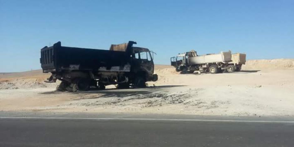 مسلحون يحرقون 6 سيارات ولودرين بوسط سيناء
