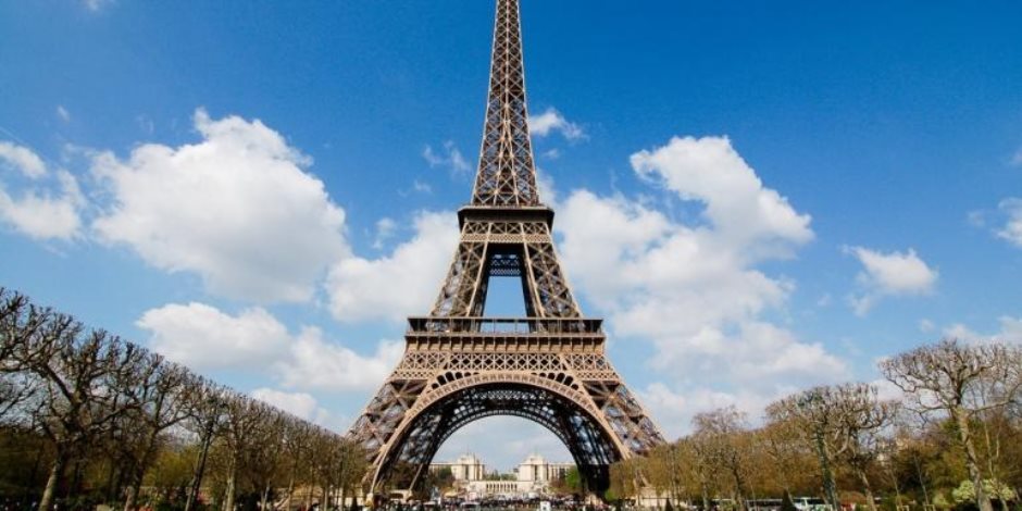 مقابل 169 ألف يورو.. قصة بيع جزء من "درج" برج إيفل في مزاد بباريس