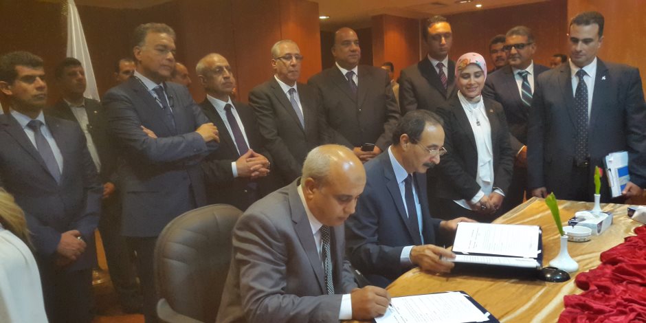 توقيع عقد إنشاء جراج محطة الصب السائل بميناء الإسكندرية بحضور وزير النقل (صور)