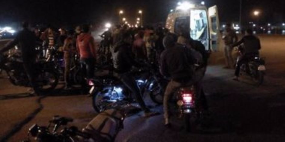 إصابة 12 شخصا في حادث انقلاب سيارة مكروباص بطريق قنا - سوهاج الزراعي