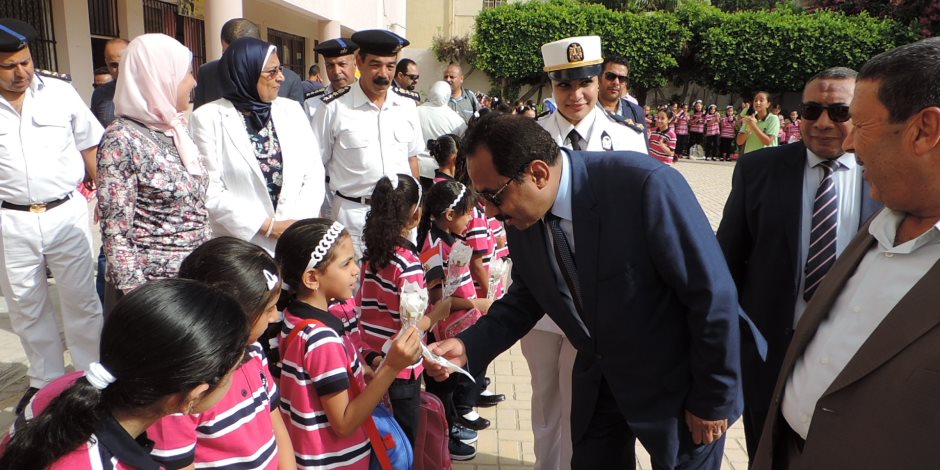 مدير أمن الإسكندرية يتفقد المدارس في ثاني أيام الدراسة (صور)