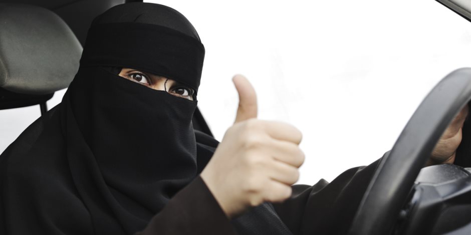 نساء السعودية يعربن عن سعادتهن برفع الحظر عن قيادة السيارات في المملكة