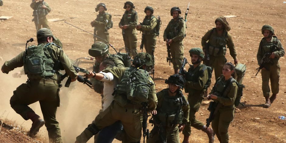بث مباشر.. اشتباكات بين قوات الاحتلال والفلسطينين 