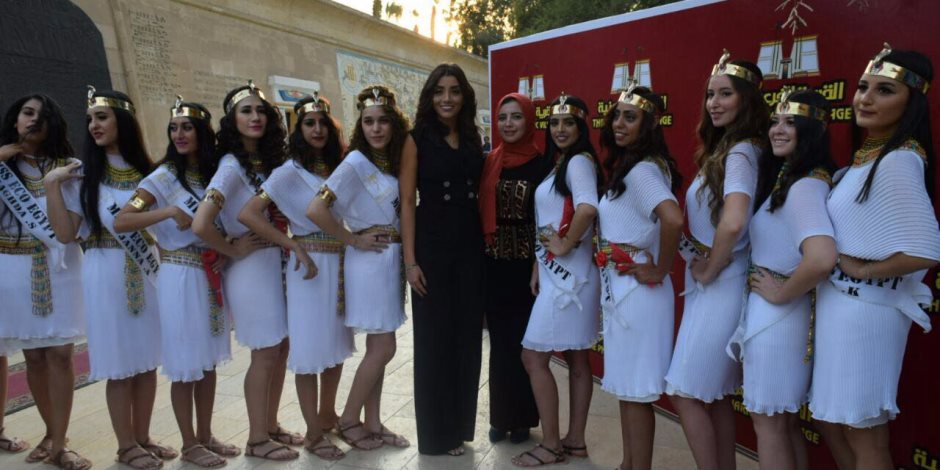 ملكات جمال السياحة والبيئة بالقرية الفرعونية في احتفالية اليوم العالمي للسياحة 