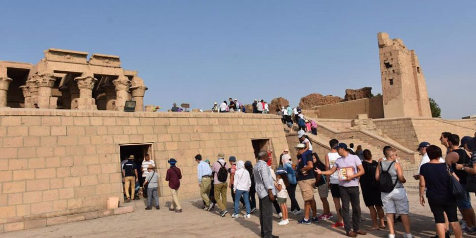 نحو 3 آلاف سائح يصلون القاهرة لزيارة المدن السياحية في مصر