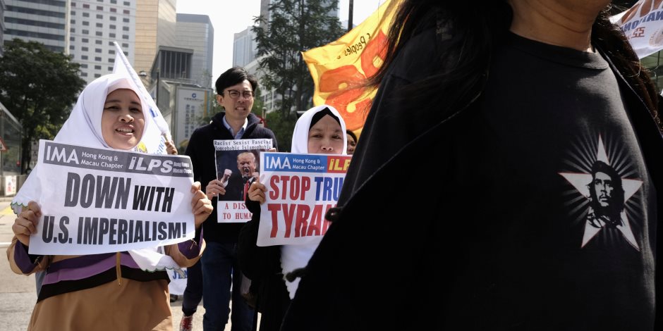 تظاهر العشرات بهونج كونج للمطالبة بإقالة وزير العدل 