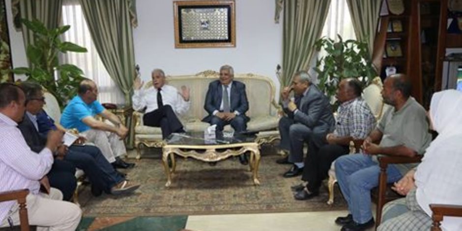 محافظ جنوب سيناء يناقش الاستعدادات لمؤتمر الشباب الدولي بشرم الشيخ
