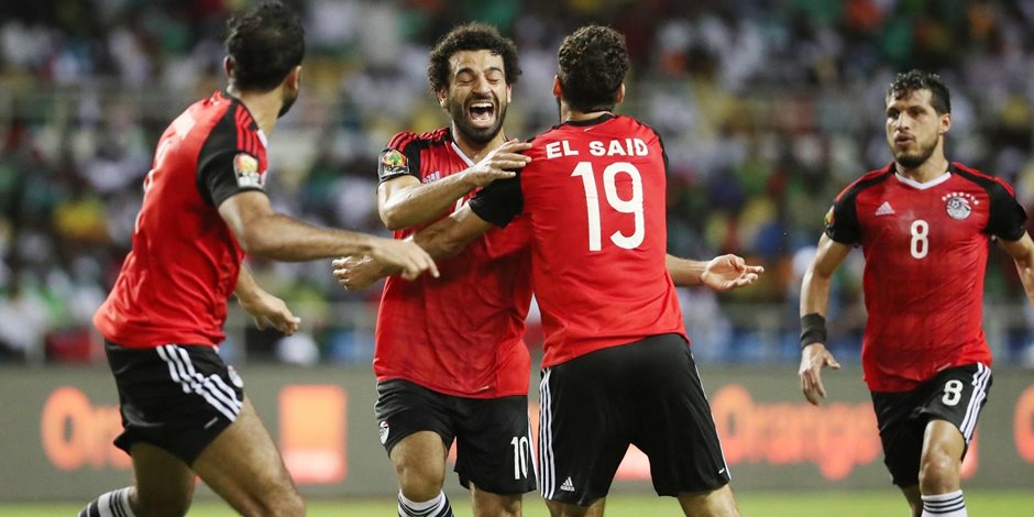 لاعبو منتخب مصر يختبرون أرضية ملعب لاتس جراند  (فيديو)