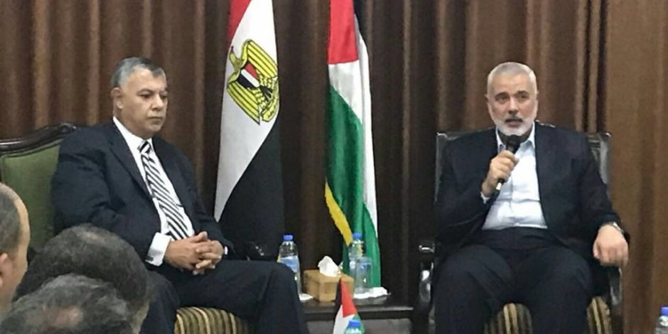 إسماعيل هنية يلتقي رئيس المخابرات المصرية في غزة