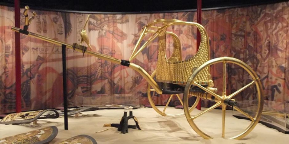 نقل العجلة الحربية للملك توت عنخ آمون للمتحف الكبير
