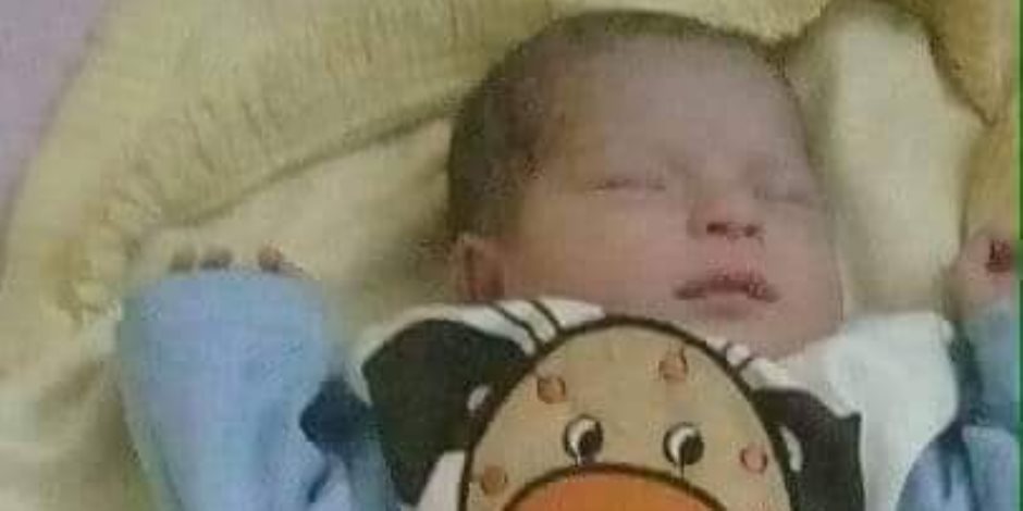 العثور على طفلة حديثة الولادة ملقاة بالشارع بشبرا الخيمة 
