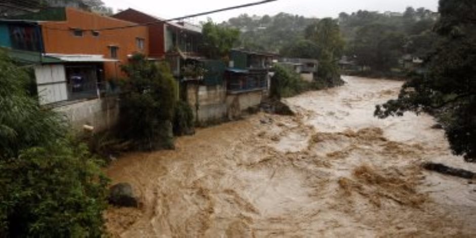 في طريقها للولايات المتحدة.. العاصفة "نايت" تضرب كوستاريكا وتودى بحياة 3 أشخاص