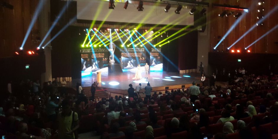منال سلامة وكريم كوجاك يقدمان مهرجان الإسكندرية السينمائي (صور و فيديو)