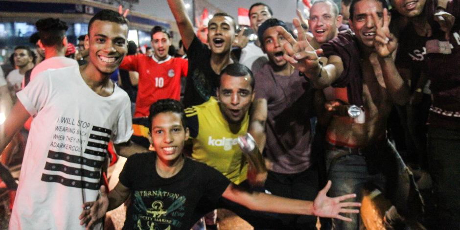 شباب فريق صوت كفر الدوار يشارك الأهالى الفرحة بفوز منتخب مصر والصعود لكأس العالم 2018
