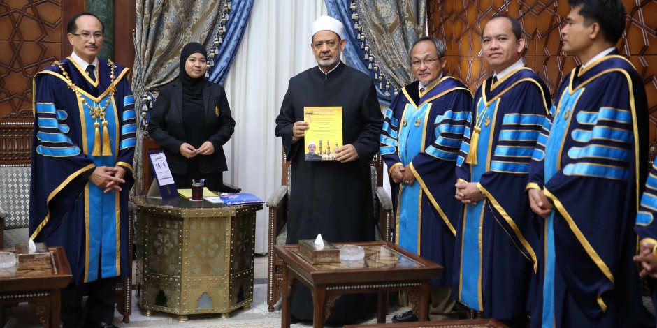 جامعة أمير سونجكلا التايلاندية تمنح شيخ الأزهر درجة الدكتوراة الفخرية بالدراسات الإسلامية