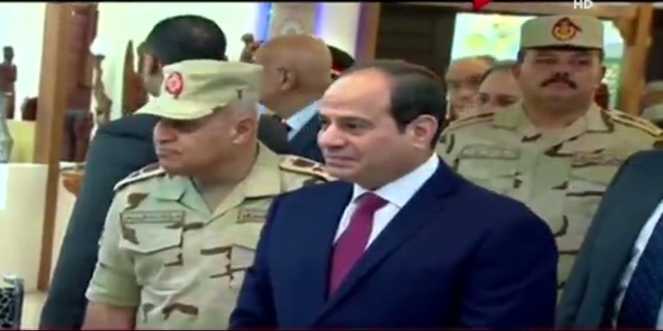 السيسي يستمع لشرح تفصيلي لآليات العمل بمركز المؤتمرات الدولي الجديد السيسي يستمع لشرح تفصيلي لآليات العمل بمركز المؤتمرات الدولي الجديد