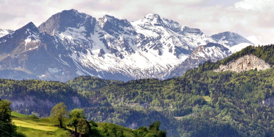 إنقاذ طفلة عمرها "عامان" إثر سقوطها في فجوة بجبال الألب السويسرية