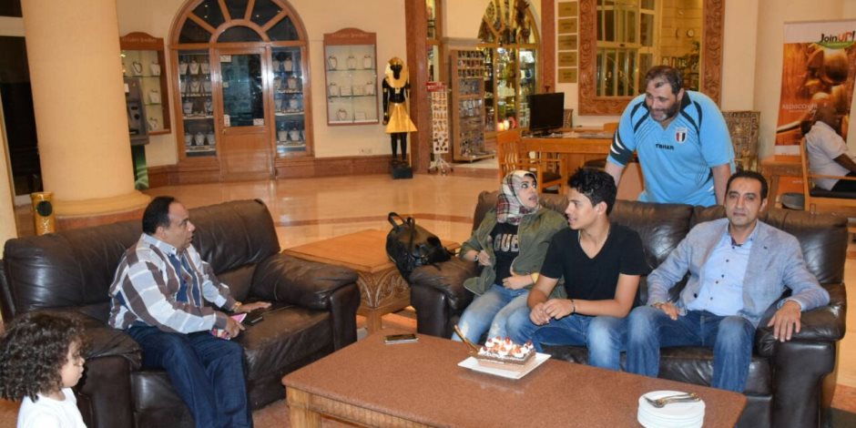 «تنس الطاولة» يحتفل بعيد ميلاد لاعب الزمالك قبل بطولة مصر الدولية (صور)