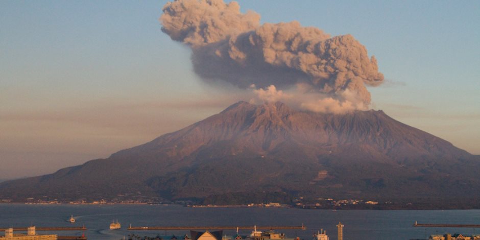 بركان جزيرة كيوشو اليابانية يثور مجددا دون إصابات