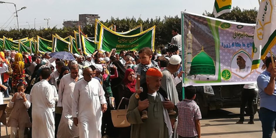 آلاف الصوفيون يشدون الرحال إلى "أبا العينين" احتفالا بمولده