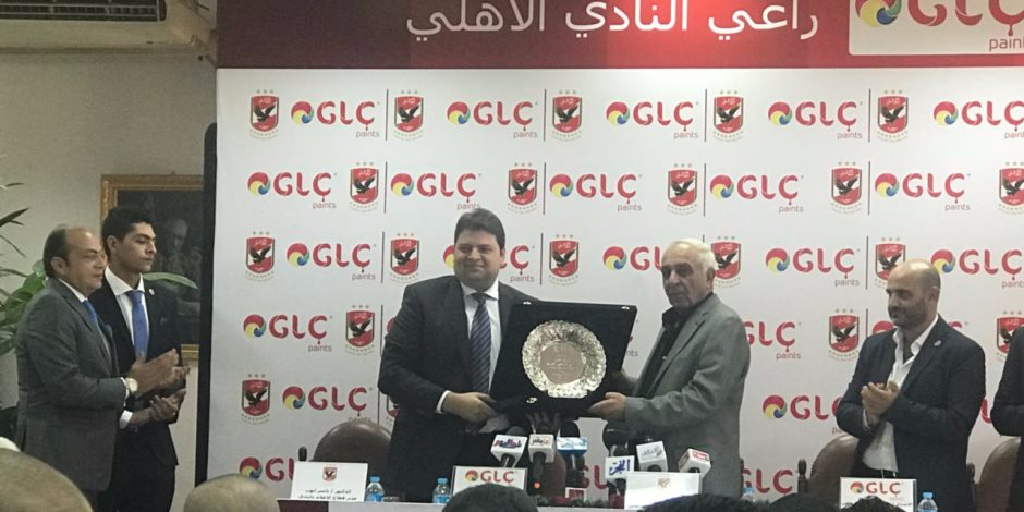 الأهلي يتبادل الدروع مع الراعي الجديد