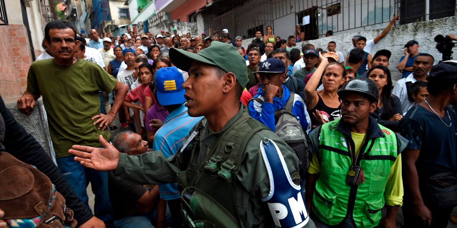 طوابير أمام مراكز الاقتراع في فنزويلا (صور)