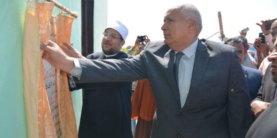 وزير الأوقاف يفتتح مسجدا بالوادي الجديد بحضور المشاركين في المسابقة العالمية للقرآن