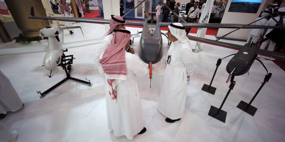 للسيطرة على الحشود وأعمال المداهمات.. تعرف على استخدامات طائرة «الدورن» الإماراتية بدون طيار 