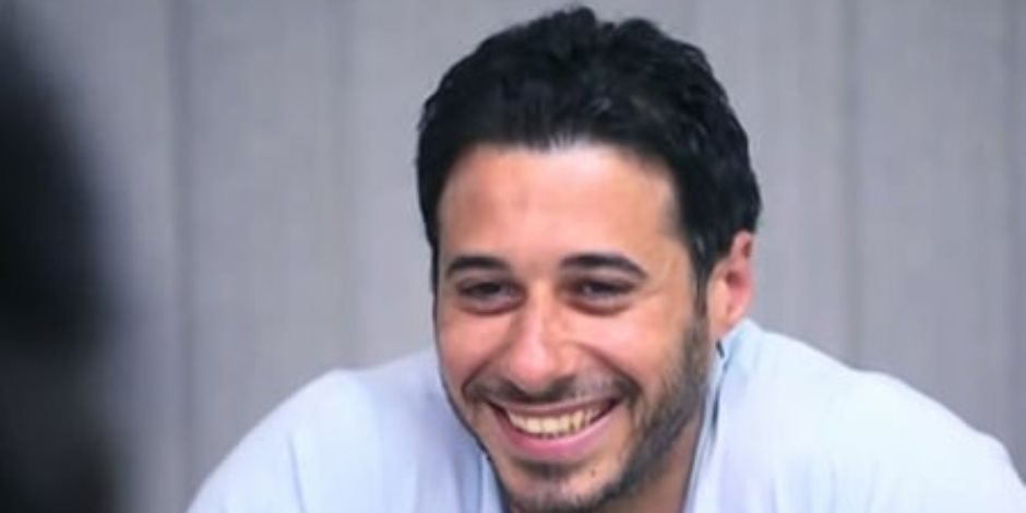 أحمد السعدني يشارك سيمون الغناء (فيديو) 