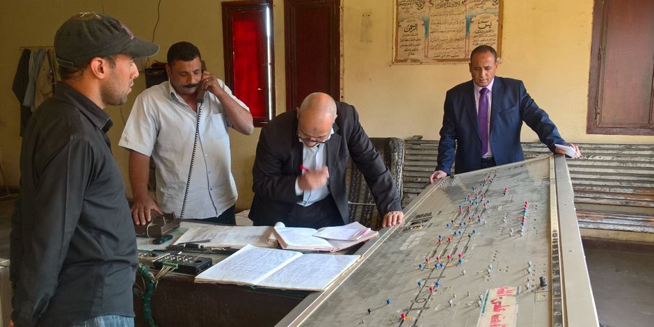 جوله مفاجاة لرئيس السكة الحديد على خط القاهرة السد العالي (صور) 