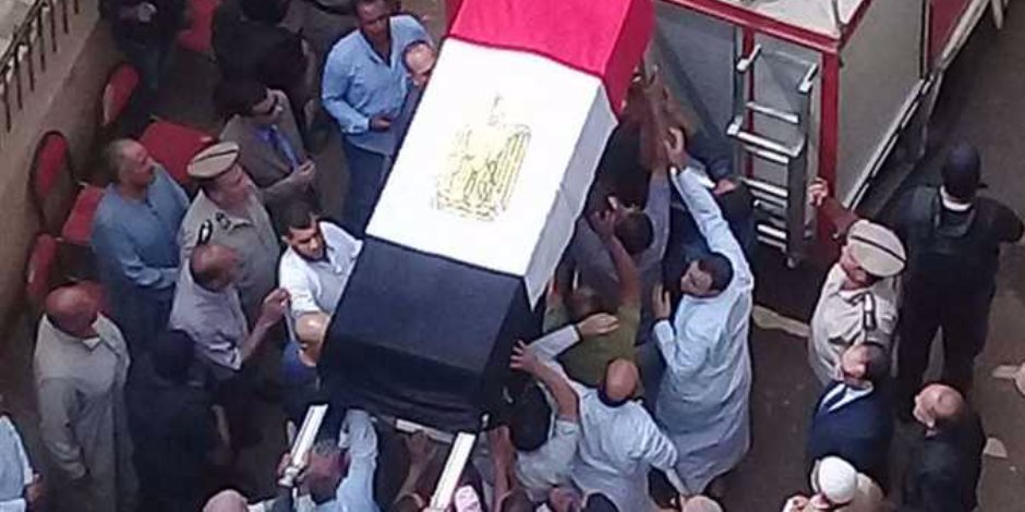 تشييع جثمان نقيب الشرطة محمود طارق في جنازة رسمية بالدقهلية