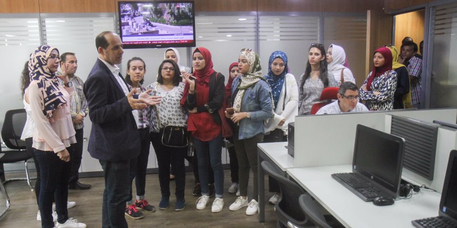 طلاب الدولي للإعلام في زيارة لأكاديمية اليوم السابع (صور)