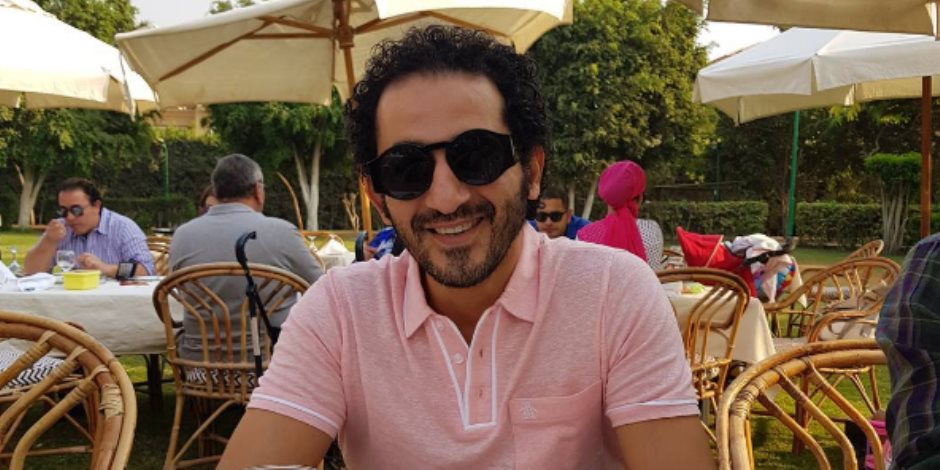 أحمد حلمي ينفي شائعة مرضه