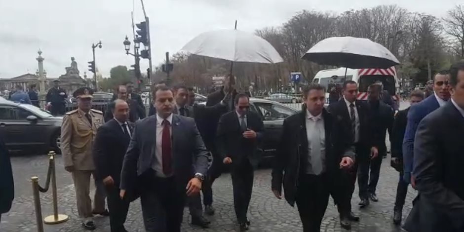 الرئيس السيسي يصل مقر إقامته في باريس (فيديو)
