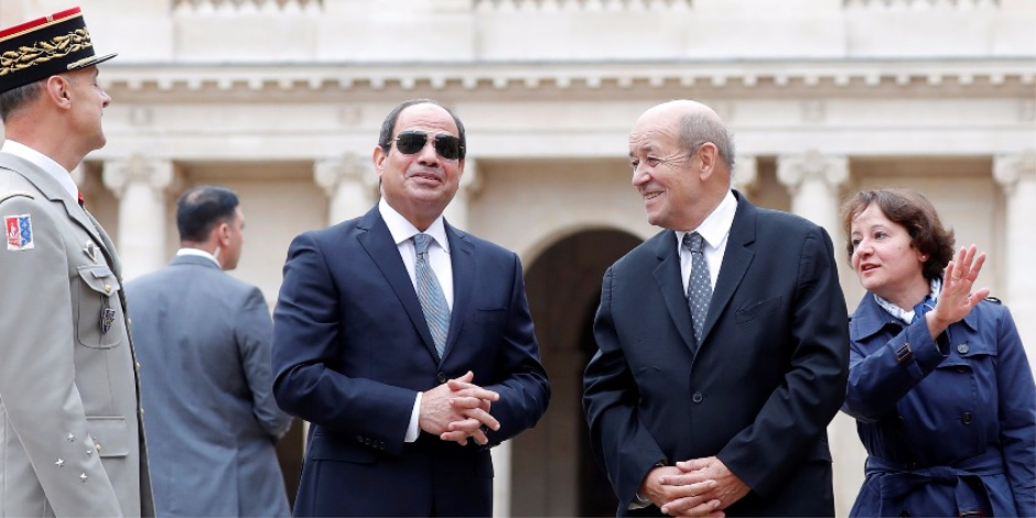 خلال زيارته إلى باريس.. الرئيس السيسي يلتقى وزير المالية الفرنسى