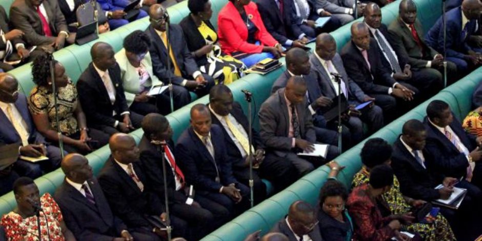 تخصيص 8 آلاف دولار لكل نائب يصوت لتمديد حكم الرئيس الأوغندي