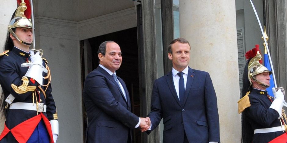 خلال زيارته لباريس.. السيسي يصل مقر مجلس الشيوخ الفرنسي