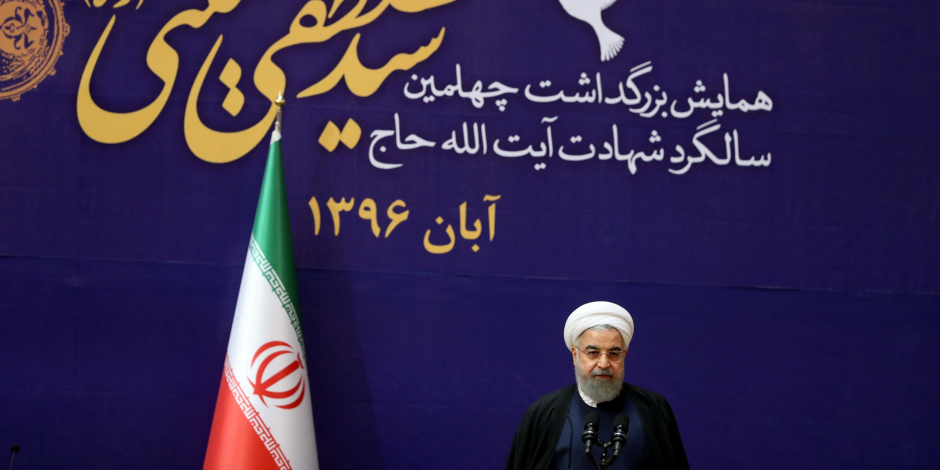 إيران تخفض قيمة «الريال» للمرة الأولى للقضاء على السوق الحرة