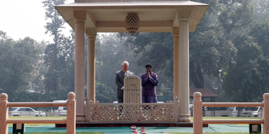 وزير الخارجية الأمريكي يزور موقع اغتيال المهاتما غاندي بنيودلهي (صور)