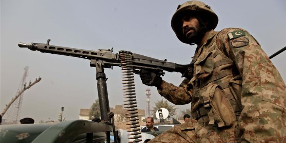 وسط التوتر بين البلدين.. باكستان تعيد جنديا أفغانيا إلى بلاده