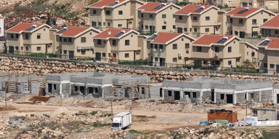 الاحتلال يواصل ابتلاع الأراضي الفلسطينية.. 250 وحدة استيطانية جديدة بالضفة