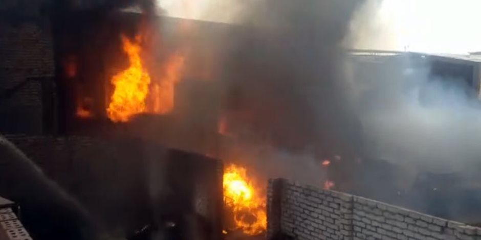تحقيقات النيابة في حريق مصنع بويات السلام: غير مرخص ولم يتم حصر الخسائر