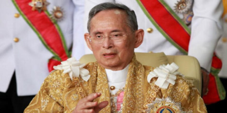 بعد عام من وفاته.. تعرف على تفاصيل جنازة ملك تايلاند "الأغنى في العالم"