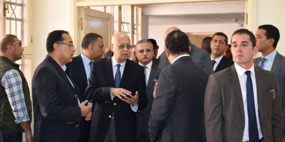 "مستشفيات ومدارس وإسكان اجتماعي".. حصيلة زيارة شريف إسماعيل وعدد من الوزراء للأقصر (صور)