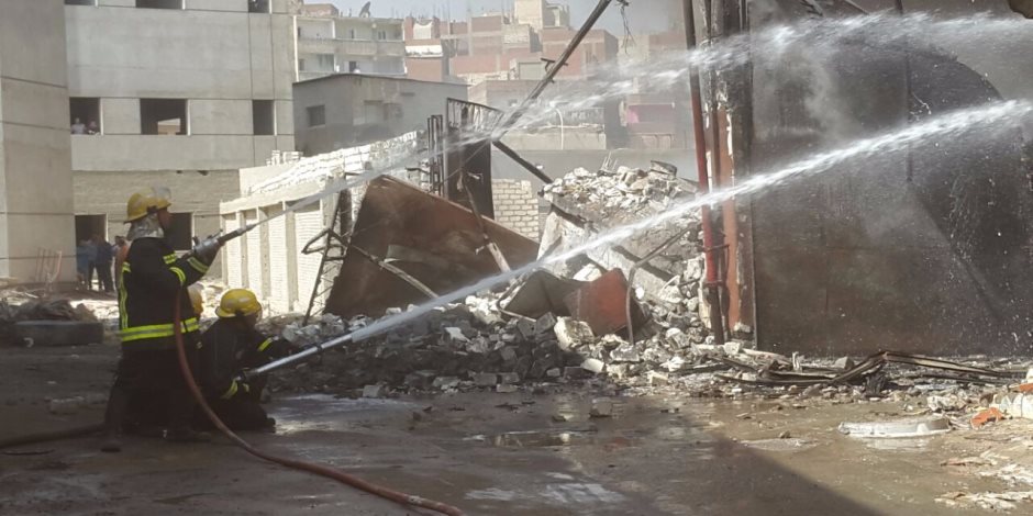 السيطرة على حريق هائل بجوار مجمع مدارس العجمى بالإسكندرية (صور)