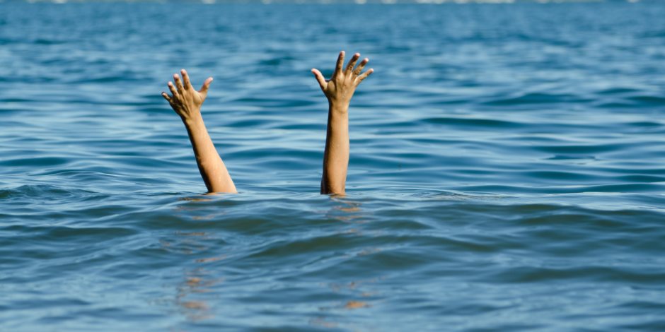 انتشال جثمان طفل تعرض للغرق على ساحل العريش