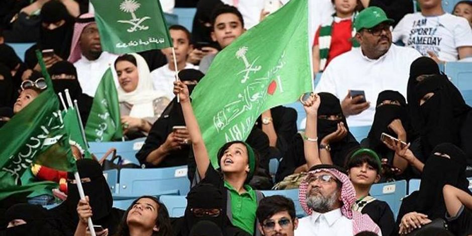 السعودية ترفع الحظر عن دخول النساء للملاعب (التفاصيل الكاملة)