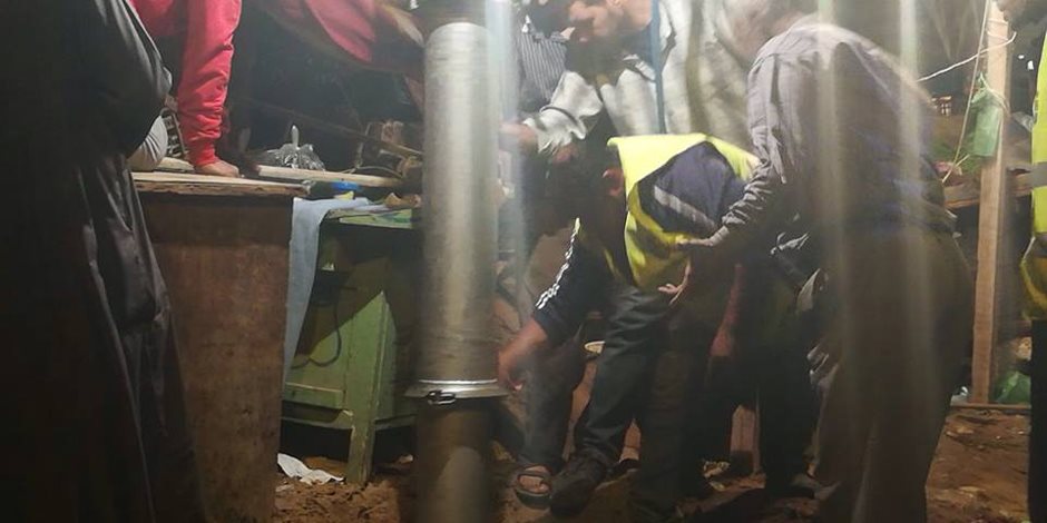 "شركة مياه القناه" تواصل تطهير شبكات الصرف بشارع الجمهورية في الإسماعيلية