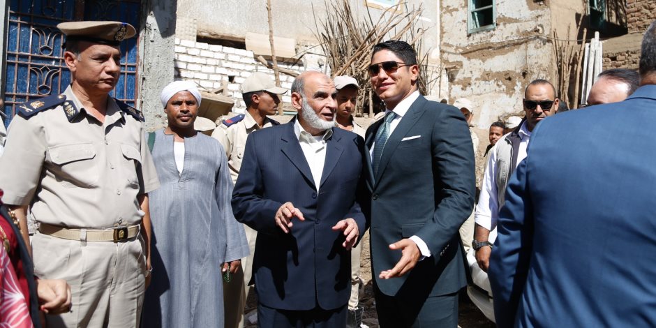 أبو هشيمة ووزير الاتصالات يزوران معبد دندرة (صور) 