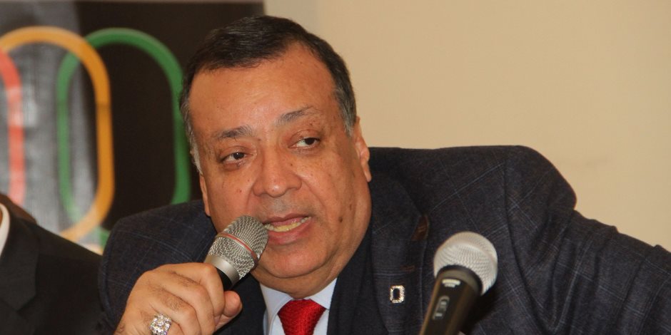 رئيس الجمعية المصرية للغاز يوقع على استمارة "علشان تبنيها"